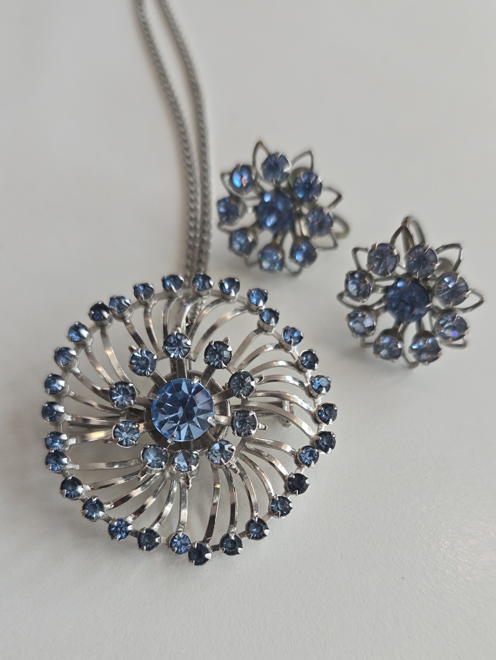 VTG Silver Blue Crystal Floral Pendant Necklace and Screw-back Earring Set
